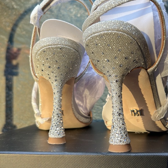 Badgley Mischka Sally Curvy Heel Stiletto Sandal - Picture 8 of 11